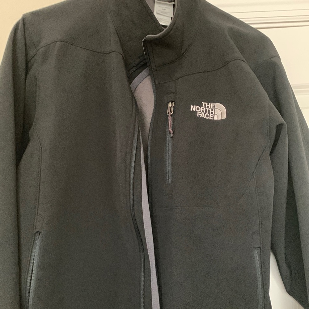 North face jacket excellent condition. Mens size small
